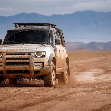 Czy nowy Land Rover Defender dorówna legendzie? Znamy ceny i wersje silnikowe!